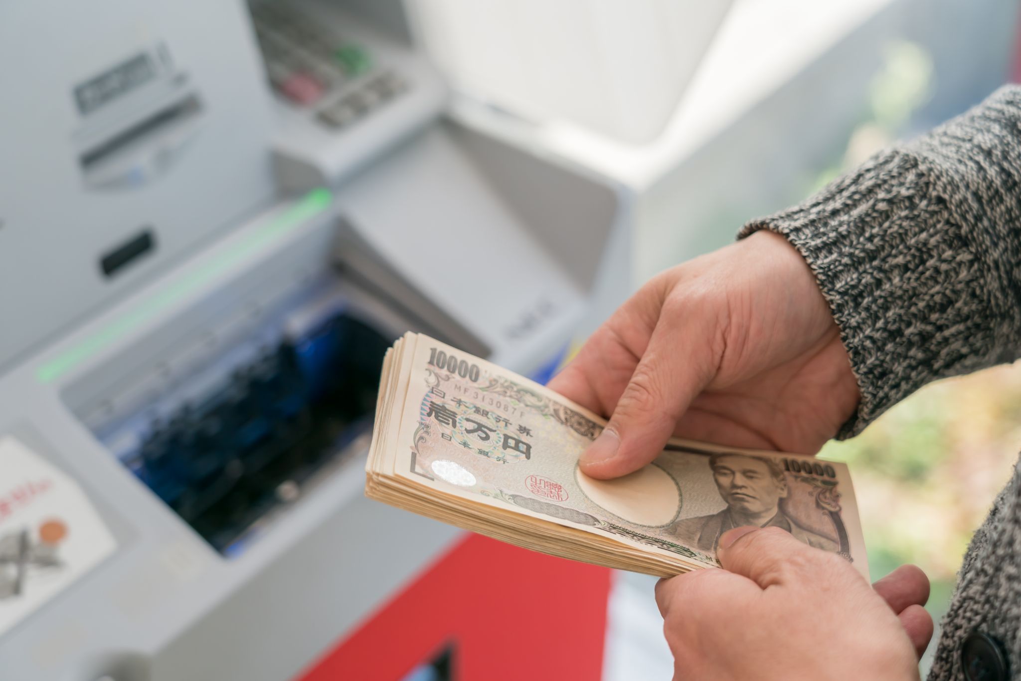 債務整理中でもお金は借りられる?借入れしてはいけない理由や避けるべきNG行動を紹介