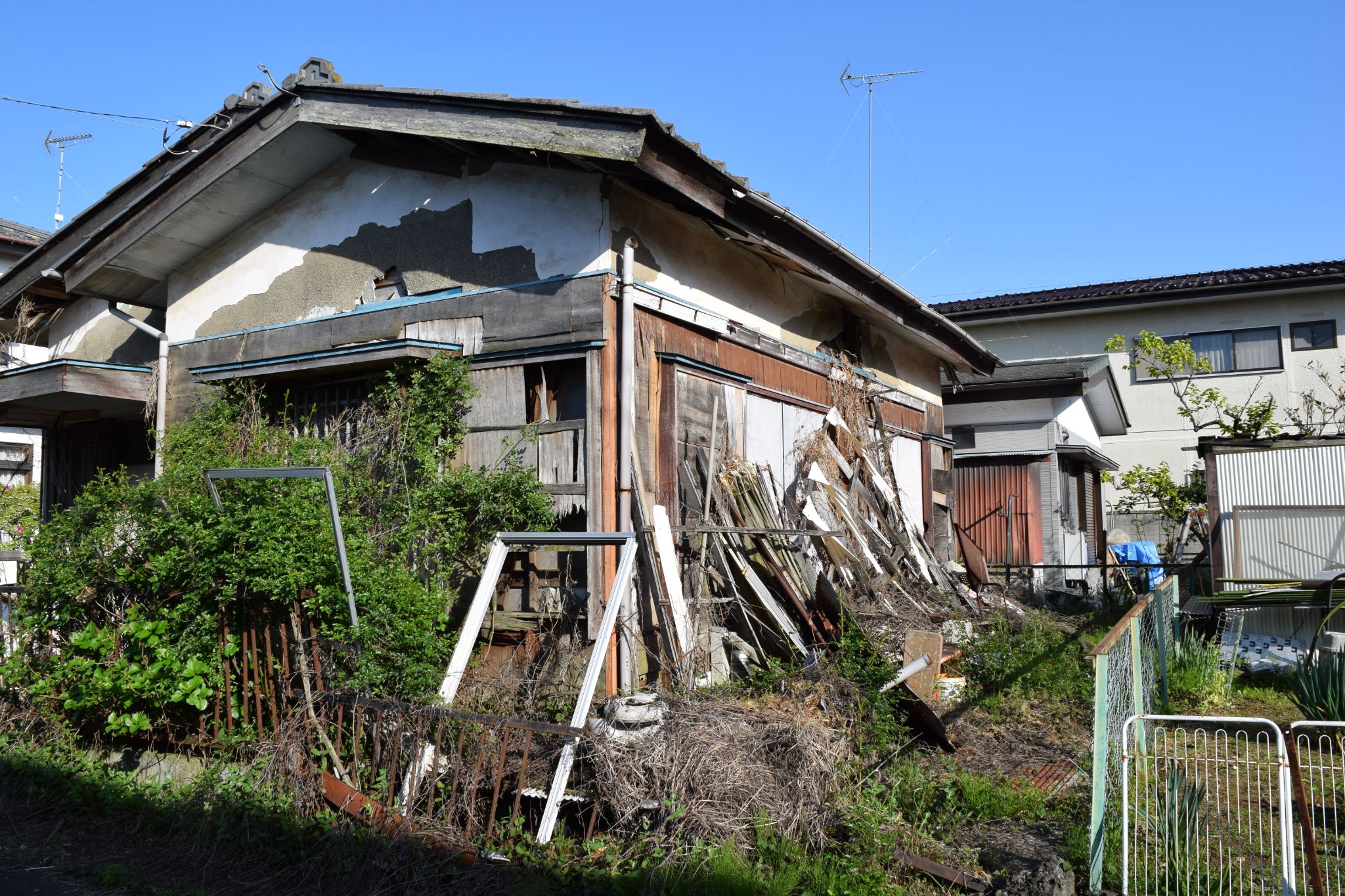 相続した空き家を放置した場合のリスク